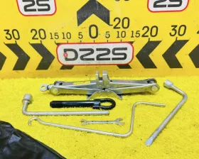 Поддомкратник/ домкрат Toyota