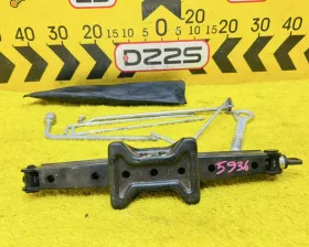 Поддомкратник/ домкрат Toyota