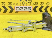 Поддомкратник/ домкрат TOYOTA COROLLA FIELDER 2015 0911112230 NKE165G 1NZFXE, задний