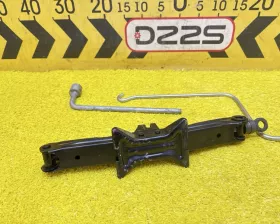 Поддомкратник/ домкрат Toyota