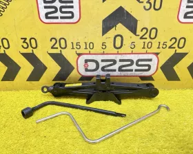 Поддомкратник/ домкрат Toyota