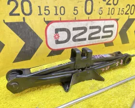 Поддомкратник/ домкрат Toyota