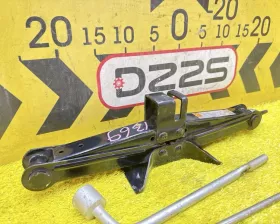 Поддомкратник/ домкрат Mazda