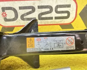 Поддомкратник/ домкрат Mazda