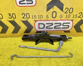 Поддомкратник/ домкрат Mazda