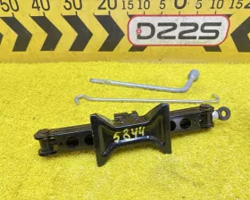 Поддомкратник/ домкрат Mazda