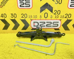 Поддомкратник/ домкрат Mazda