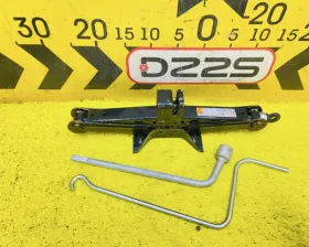 Поддомкратник/ домкрат Mazda