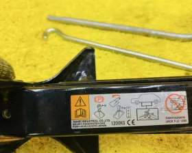 Поддомкратник/ домкрат Mazda