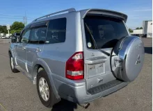 Подкрылок MITSUBISHI PAJERO 2005|Цвет A19 MN133199 V73W 6G72, передний левый