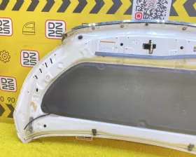 Капот Toyota