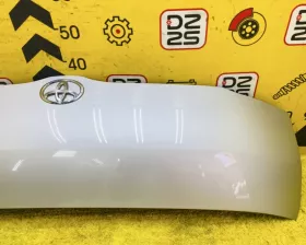Капот Toyota