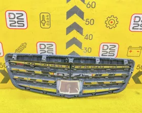 Решетка радиатора Mercedes-Benz