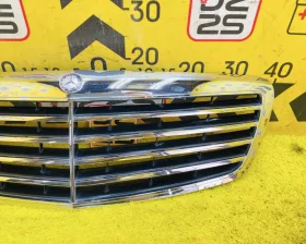 Решетка радиатора Mercedes-Benz