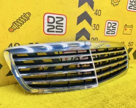 Решетка радиатора Mercedes-Benz