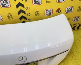 Крышка багажника Mercedes-Benz