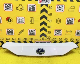 Накладка на дверь багажника Toyota