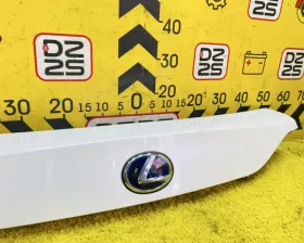 Накладка на дверь багажника Toyota