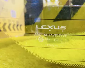 Стекло двери багажника Toyota