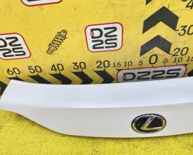 Накладка на дверь багажника Toyota