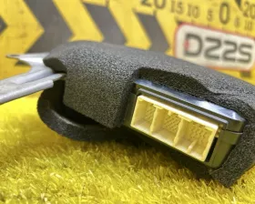 Доводчик двери Toyota