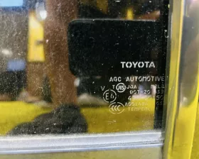 Стекло двери Toyota