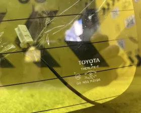 Стекло двери багажника Toyota