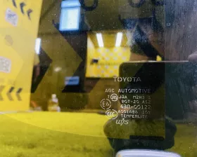 Стекло двери Toyota