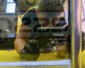 Стекло двери Toyota