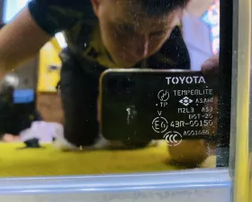 Стекло двери Toyota