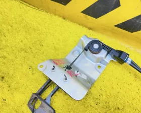 Доводчик двери Toyota
