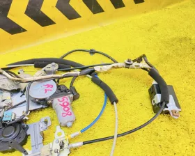 Замок двери Toyota
