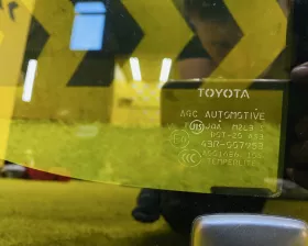 Стекло двери Toyota