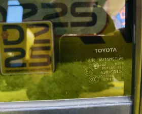 Стекло двери Toyota