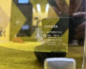 Стекло двери Toyota