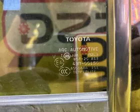 Стекло двери Toyota