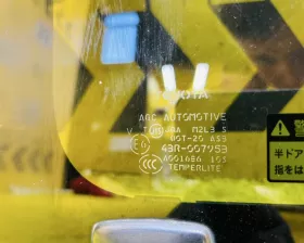 Стекло двери Toyota