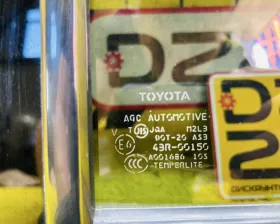 Стекло двери Toyota