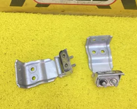 Петли двери багажника Nissan