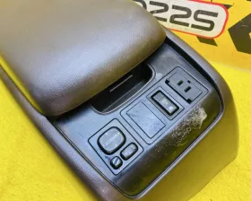 Бардачок между сиденьями Toyota