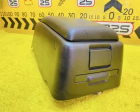 Бардачок между сиденьями Toyota