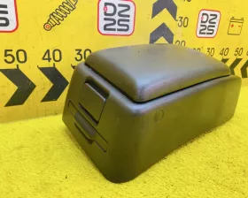 Бардачок между сиденьями Toyota