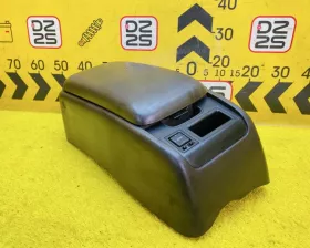 Бардачок между сиденьями Toyota