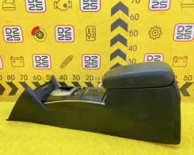 Бардачок между сиденьями Nissan
