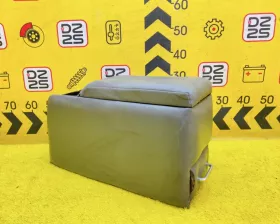 Бардачок между сиденьями Mitsubishi