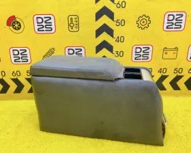 Бардачок между сиденьями Mitsubishi
