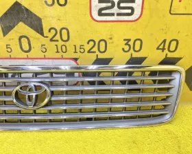 Решетка радиатора Toyota