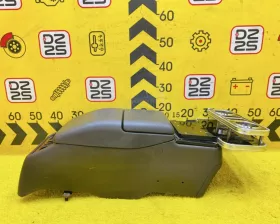 Бардачок между сиденьями Toyota