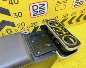 Бардачок между сиденьями Toyota