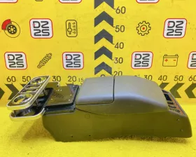 Бардачок между сиденьями Toyota